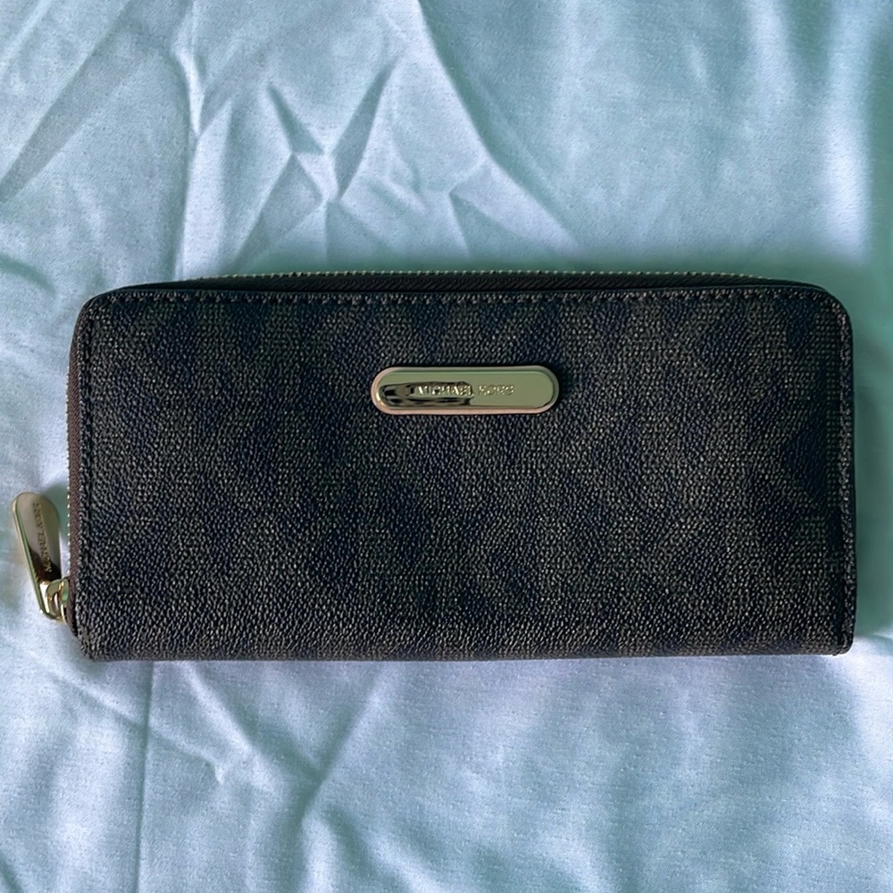Michael Kors wallet, never used